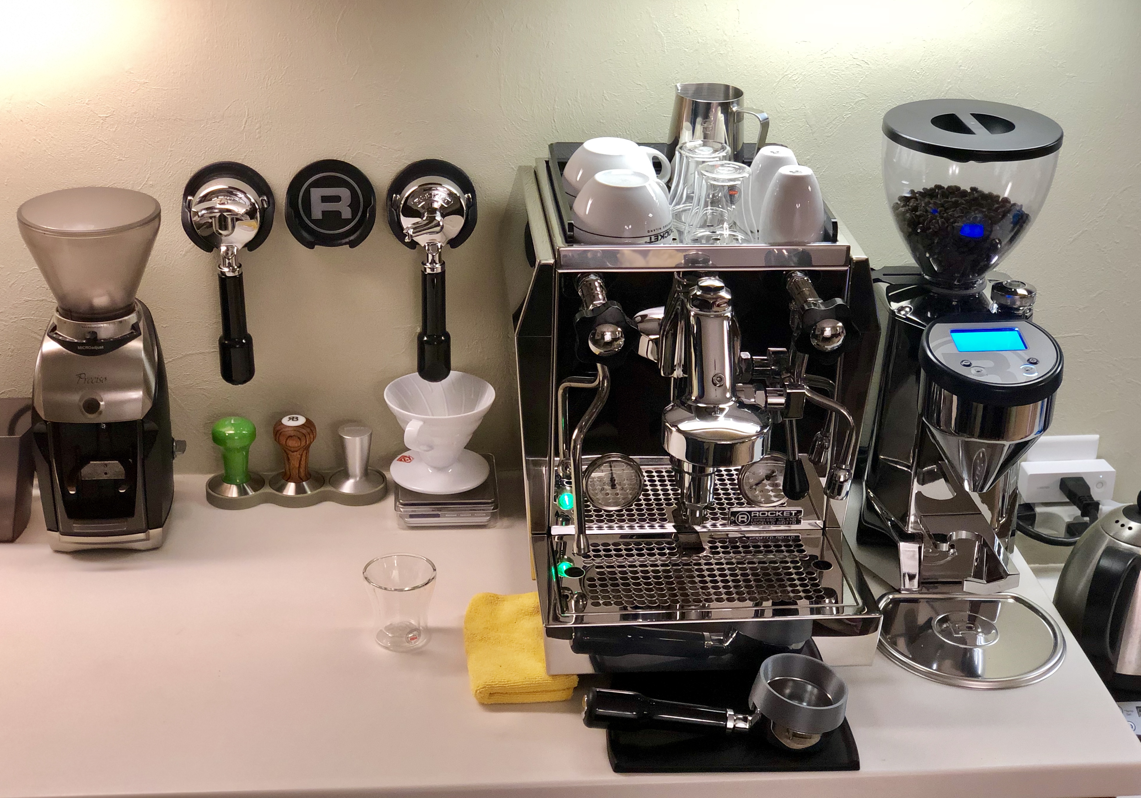 https://www.espressooutlet.net/product_images/uploaded_images/with-espresso-machine.jpg